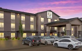 Duvernay Inn & Suites